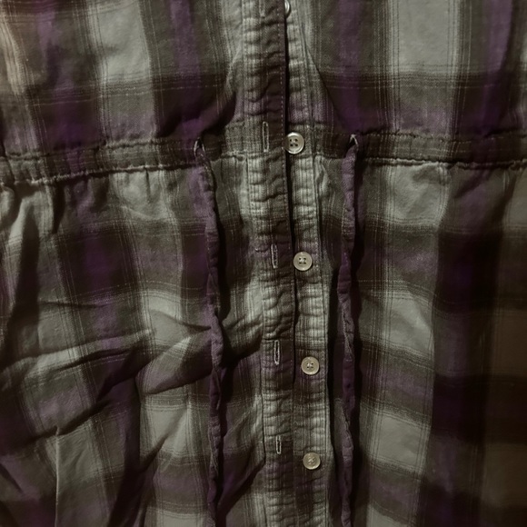 Long sleeve shirt with tie in front size small - Picture 2 of 4